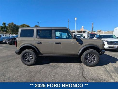 New 2025 Ford Bronco Badlands image 6