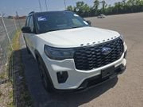 Used 2025 Ford Explorer ST w/ Sun And Sound Package AWD/4WD image 2