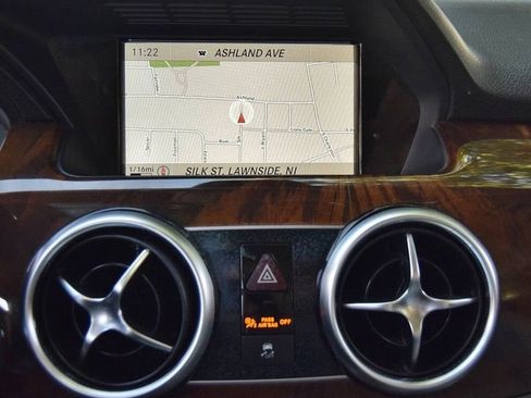Used 2015 Mercedes-Benz GLK 350 4MATIC image 35
