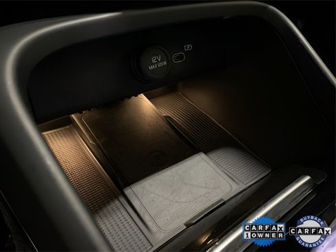 Used 2025 Volvo XC40 B5 Plus image 94