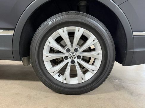 Used 2018 Volkswagen Tiguan SE FWD image 12