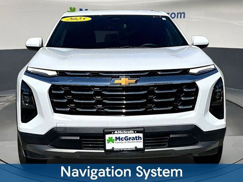 Used 2025 Chevrolet Equinox LT AWD/4WD image 2