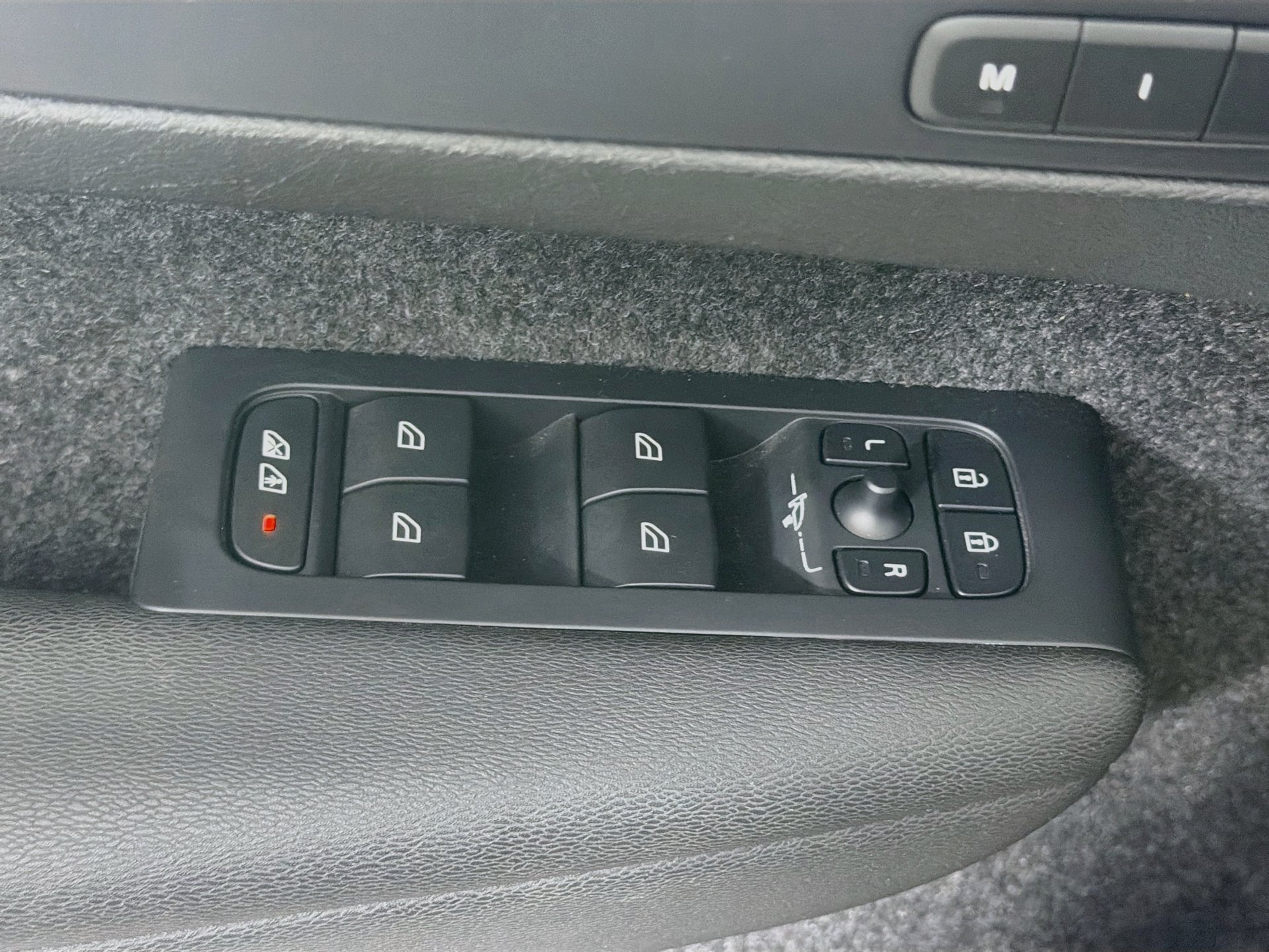 Used 2023 Volvo C40 P8 Recharge Ultimate AWD/4WD image 18