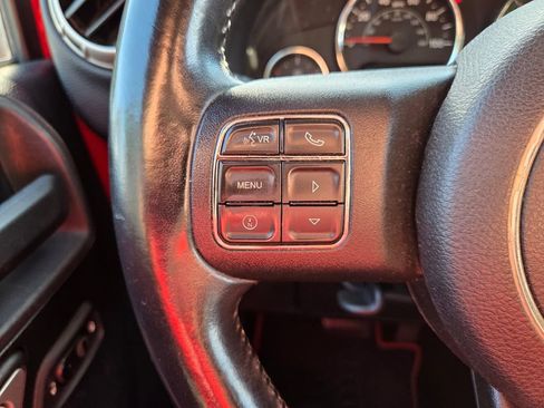 Used 2015 Jeep Wrangler Unlimited Sahara w/ Connectivity Group AWD/4WD image 28