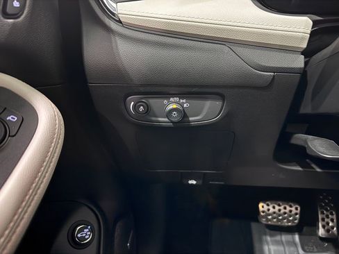 Certified 2025 Buick Encore GX Avenir w/ Avenir Convenience Package AWD/4WD image 21