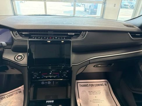 Used 2023 Jeep Grand Cherokee Altitude AWD/4WD image 22