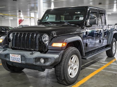 Used 2020 Jeep Gladiator Sport w/ Quick Order Package 24S image 3