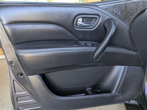 Used 2024 INFINITI QX80 Luxe image 11