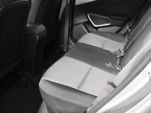 Used 2025 Kia Soul LX w/ LX Technology Package FWD image 16