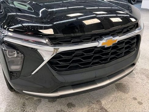 Used 2026 Chevrolet Trax LT FWD image 32