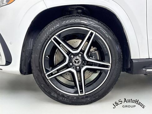 Used 2024 Mercedes-Benz GLS 450 4MATIC w/ AMG Line Exterior image 40