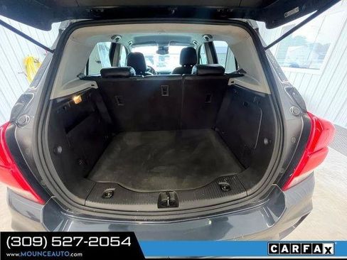 Used 2021 Chevrolet Trax LT w/ LT Convenience Package FWD image 9