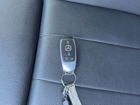 Used 2025 Mercedes-Benz GLB 250 4MATIC image 21
