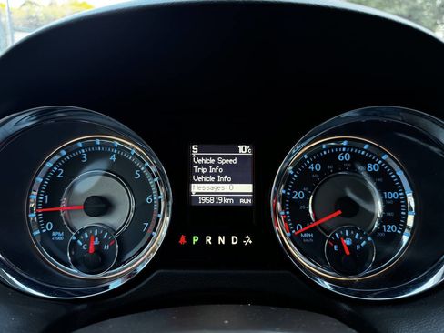 Used 2013 Chrysler Town & Country Touring image 20