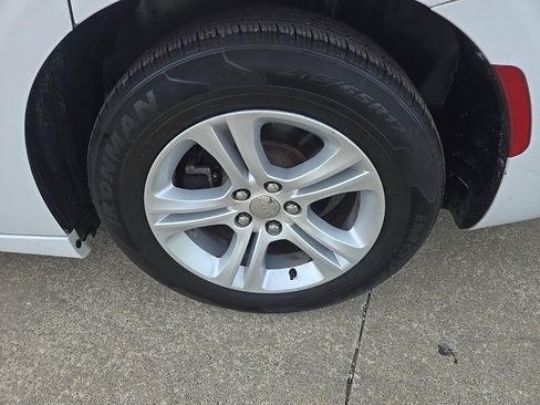 Used 2018 Dodge Charger SXT image 24