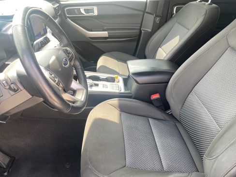 Used 2022 Ford Explorer XLT image 11