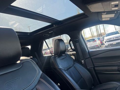 Used 2024 Ford Explorer ST w/ Technology Package image 16