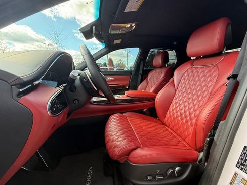 Used 2023 Genesis GV70 3.5T Sport w/ Sport Prestige Package image 5