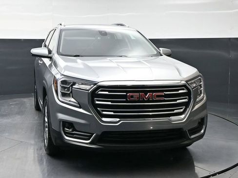 Used 2024 GMC Terrain SLT image 2