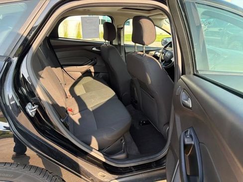 Used 2018 Ford Focus SEL w/ Winter Package FWD image 12