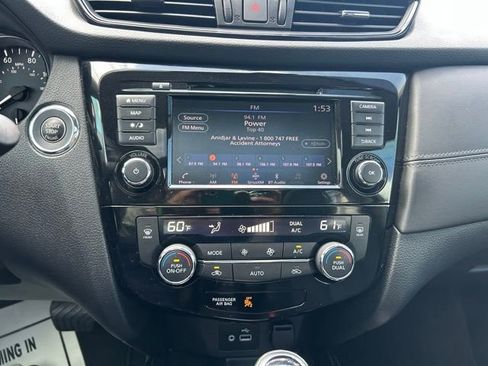 Used 2020 Nissan Rogue SL w/ Premium Package image 24