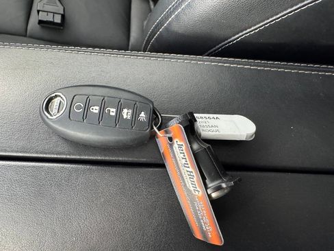 Used 2021 Nissan Rogue SL w/ Premium Package AWD/4WD image 3