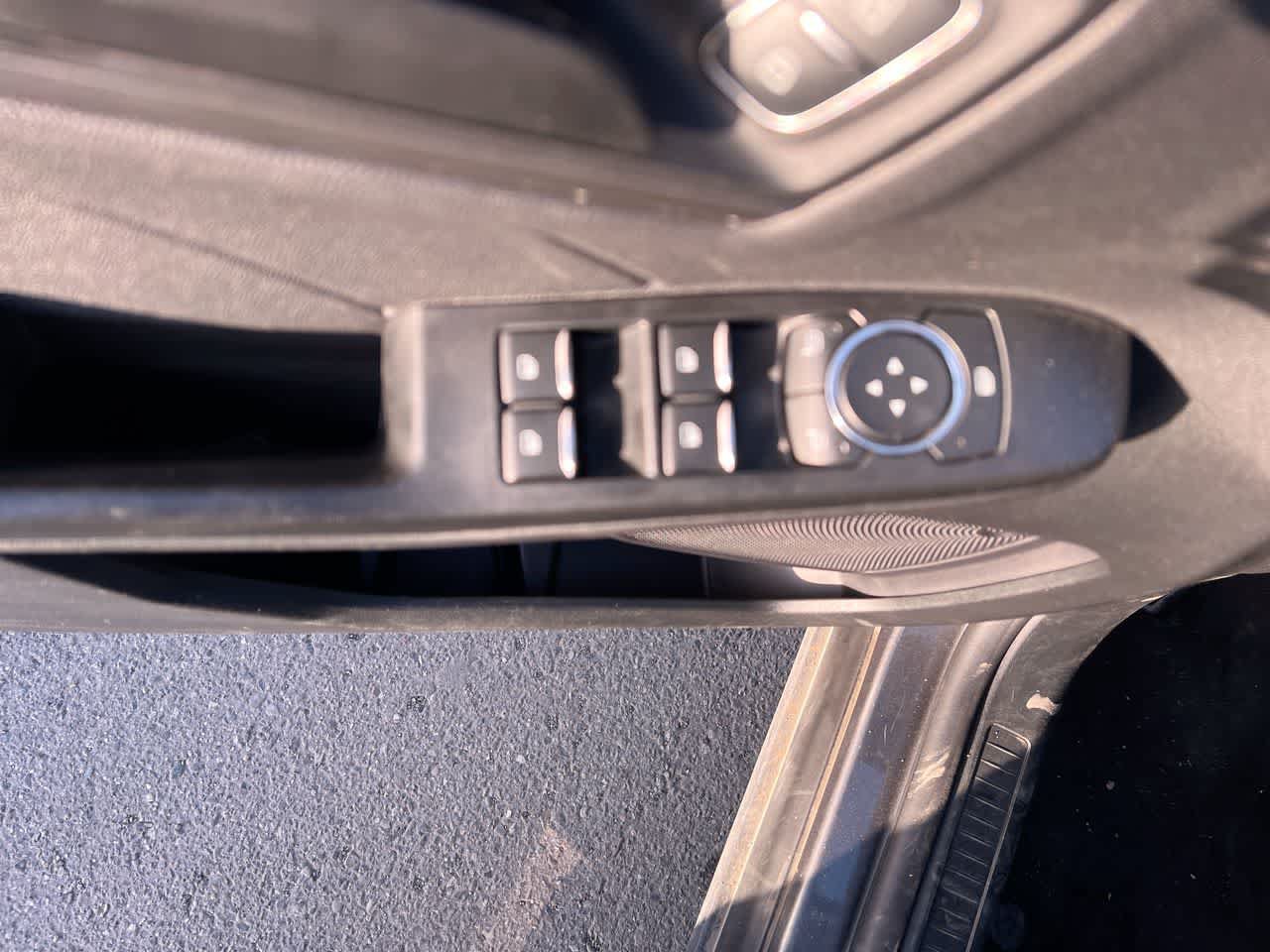 Used 2025 Ford Escape Active AWD/4WD image 13