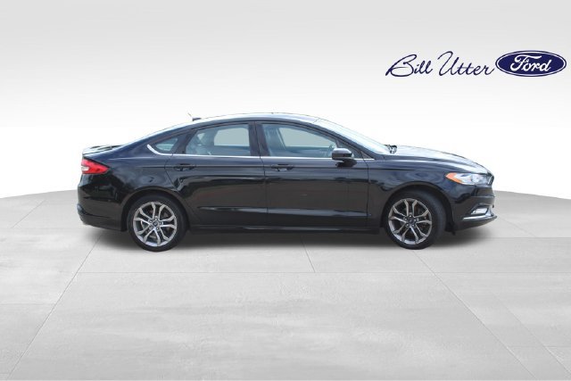 Used 2017 Ford Fusion SE w/ Equipment Group 201A FWD image 4