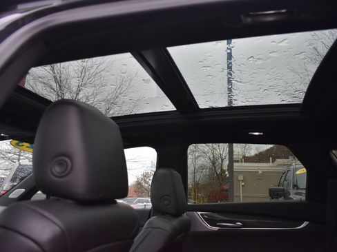 Used 2023 Cadillac XT5 Sportv w/ Technology Package image 18