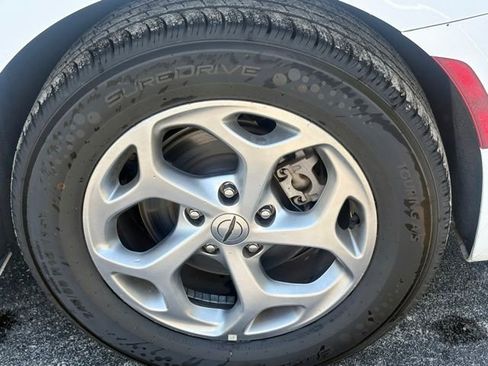 Used 2023 Chrysler Pacifica Limited image 31