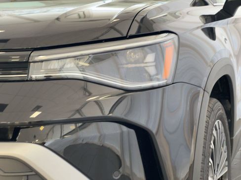 New 2026 Volkswagen Taos SE image 11