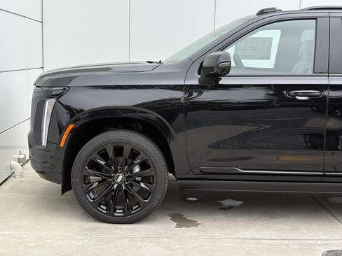 New 2026 Cadillac Escalade ESV Platinum Sport w/ LPO, ONYX Package AWD/4WD image 5