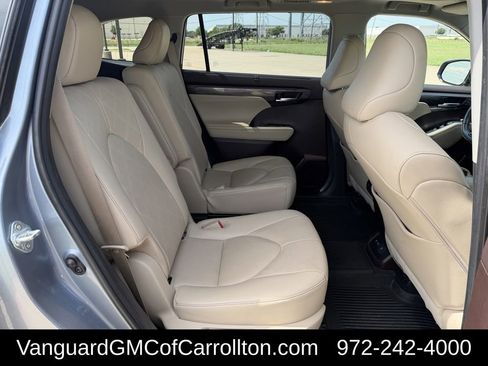 Used 2021 Toyota Highlander Platinum AWD/4WD image 34