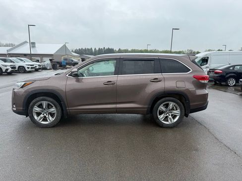 Used 2017 Toyota Highlander Limited AWD/4WD image 9