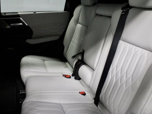 New 2025 Mitsubishi Outlander AWD image 15