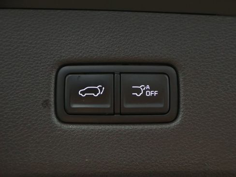 Used 2023 Kia Carnival EX FWD image 20