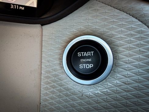 Used 2021 Land Rover Range Rover Velar R-Dynamic S image 20