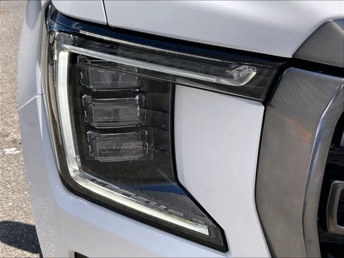 Used 2021 GMC Yukon AT4 w/ Rear Media and Nav Package AWD/4WD image 27