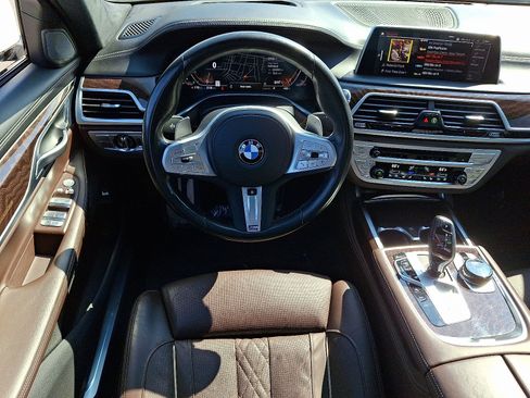 Used 2022 BMW 750i xDrive w/ Executive Package image 12