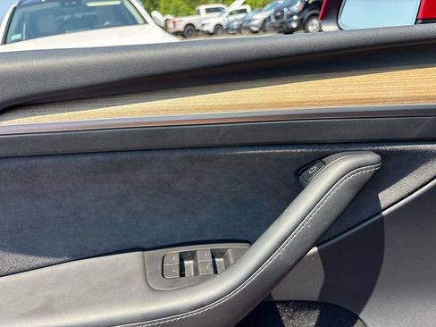 Used 2022 Tesla Model Y Long Range AWD/4WD image 19