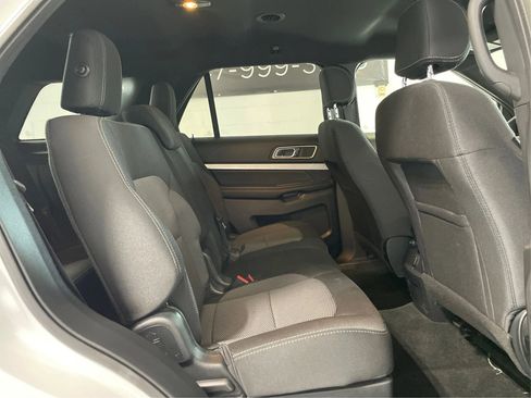 Used 2017 Ford Explorer XLT image 15