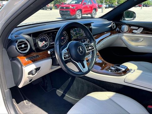 Used 2019 Mercedes-Benz E 300 4MATIC image 8