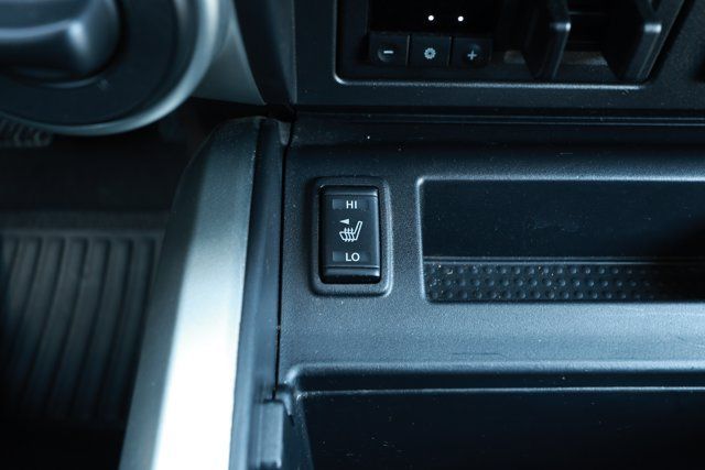 Used 2018 Nissan Titan SV w/ SV Convenience Package AWD/4WD image 21