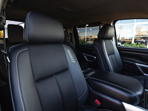 Used 2018 Nissan Titan PRO-4X image 35