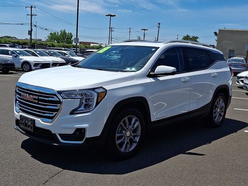 Used 2023 GMC Terrain SLT FWD image 3