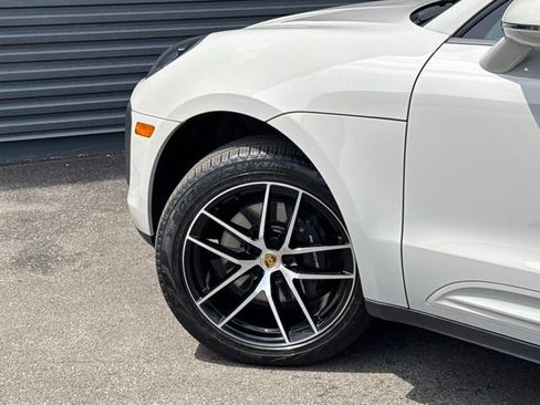 Certified 2025 Porsche Macan AWD/4WD image 11