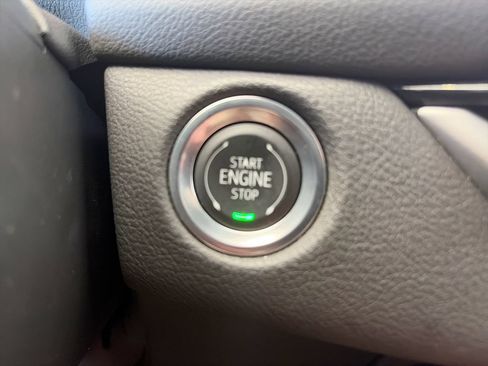 Used 2025 Cadillac XT4 Premium Luxury AWD/4WD image 17