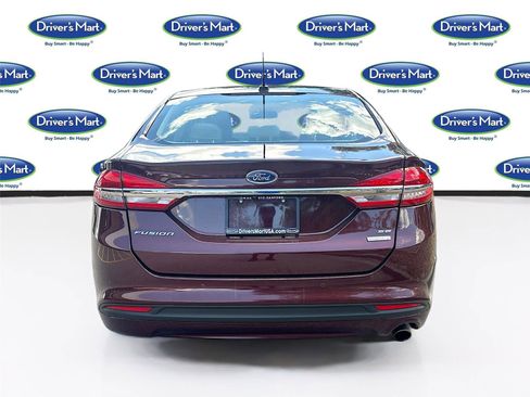 Used 2018 Ford Fusion SE w/ Fusion SE Technology Package FWD image 6