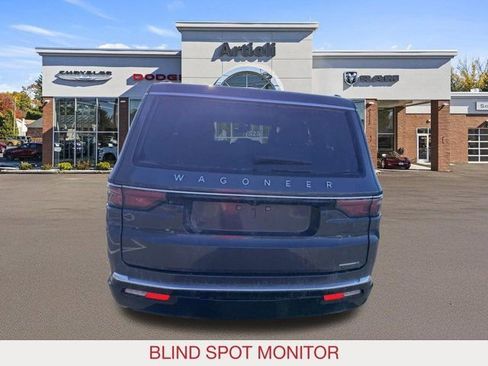 Certified 2024 Jeep Wagoneer Series II w/ Flexible Seating Group AWD/4WD image 6