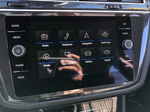 Used 2024 Volkswagen Tiguan Wolfsburg Edition image 24